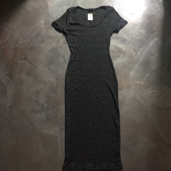 💥NWT💥 Short Sleeved Midi Dress - Picture 2 of 5